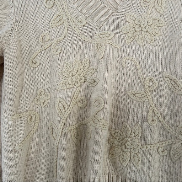 Jones Wear Sport Cream Yellow V-Neck Floral Embroidered Vintage Sweater Medium - Picture 3 of 6